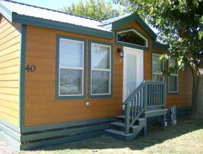 Lake Minden Camping Resort Cottage 2